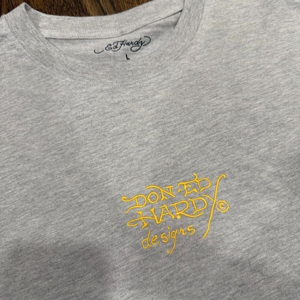 ed hardy heather grey yellow embroidered logo t-shirt tee (size L - NWT)